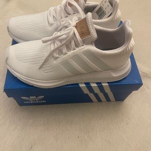 Adidas swift run sneakers white : rose gold